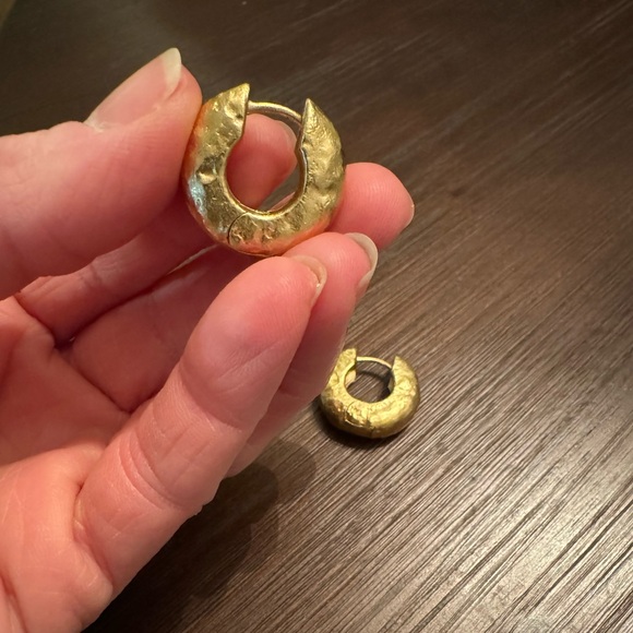 Monica Vinader 18K Gold Vermeil "Antica" Hammered Huggie Hoop Earrings - Large - Picture 3 of 3